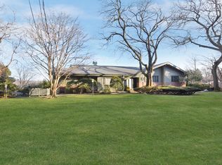 10 Blue Sea Ln, Great Neck, NY 11024