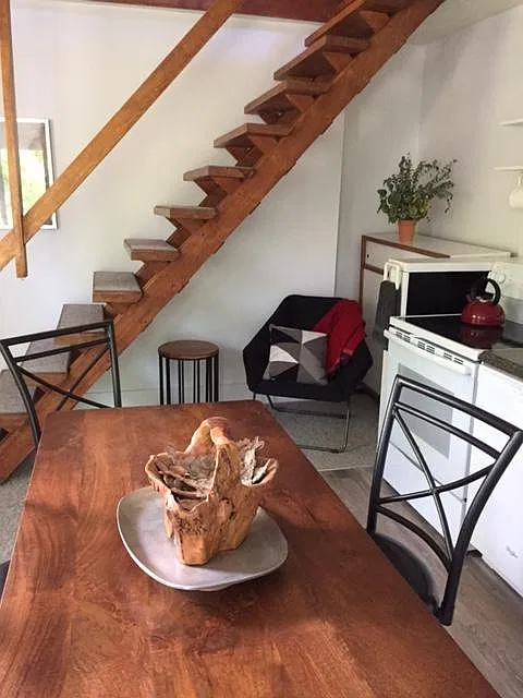 kitchen sitting area