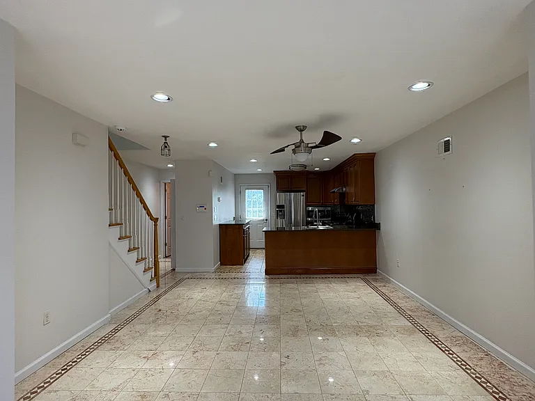 264 Midland Ave #32 — Photo 3