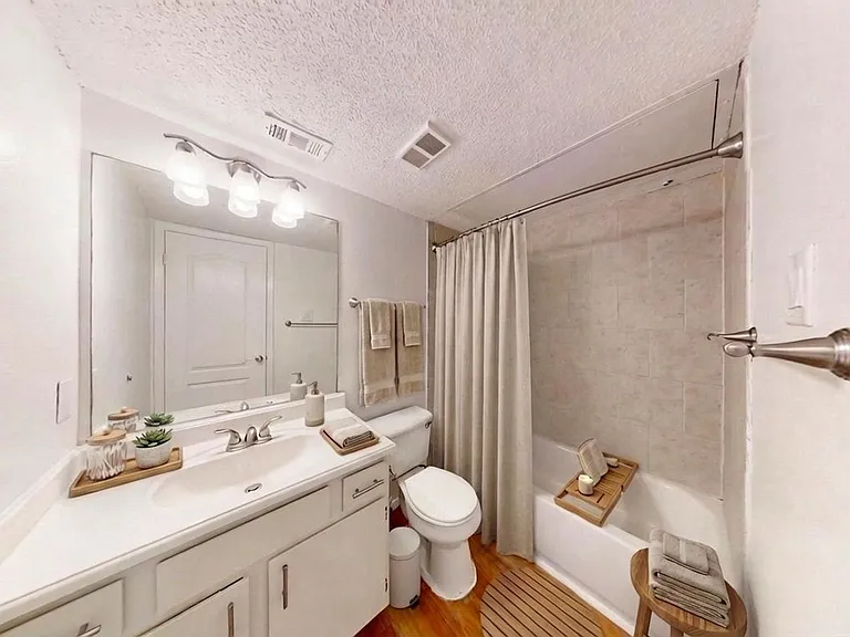 Avalon Apartments — Photo 36