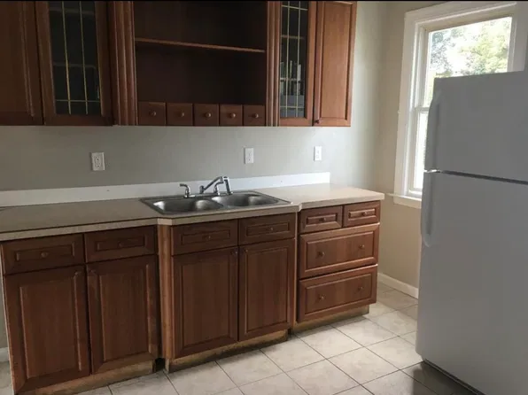 65 Brewster St, Waterbury, CT