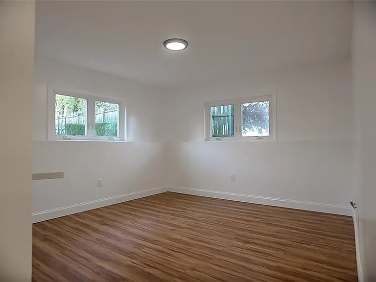 728 Beverage Hill Ave #11 — Photo 6