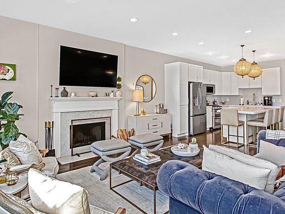 3rd image of 1502 N Wood St #1