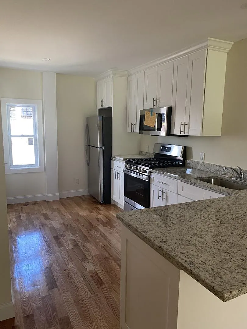 55 Hospital Ave - Apt 2 — Photo 3