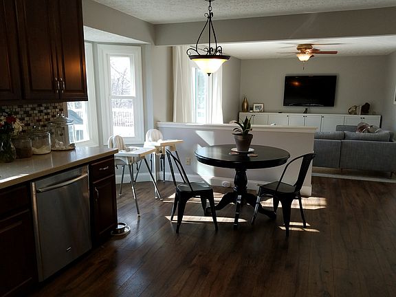 5th image of 527 Howland Dr