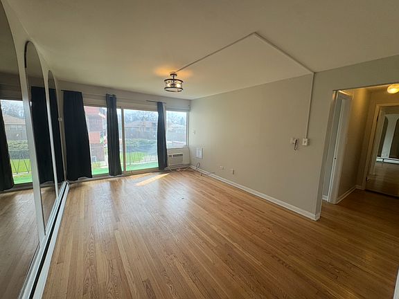 4th image of 605 N Wolf Rd