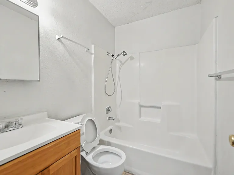 705 W Ave D, Belton — Photo 13