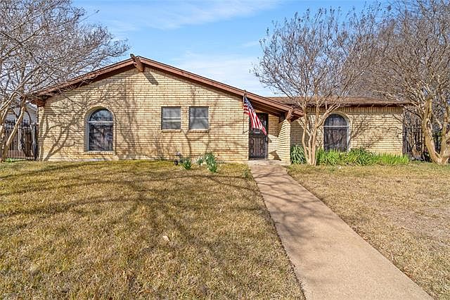 1st image of 1418 Capetown Dr