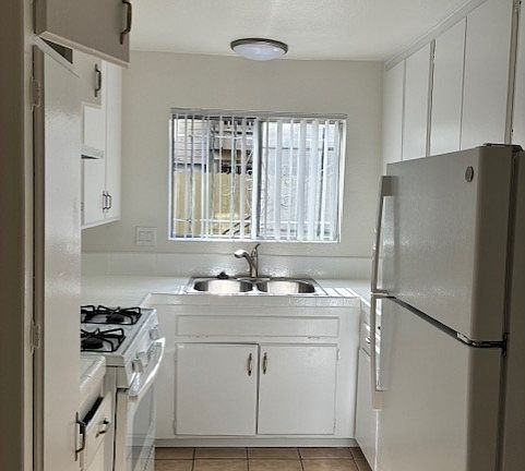 3rd image of 4147 42nd St APT 2