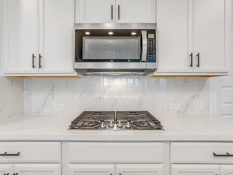 9836 Derbyshire Dr — Photo 37