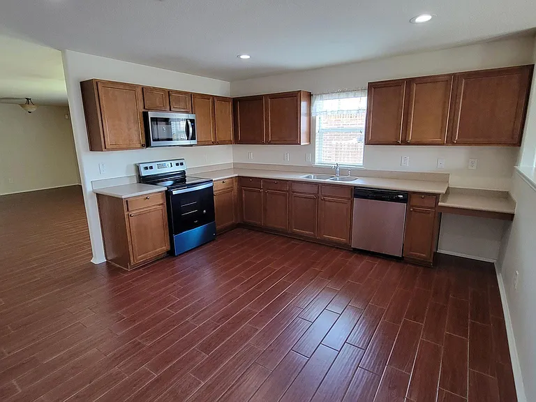 12729 Northern Pine Dr — Photo 12