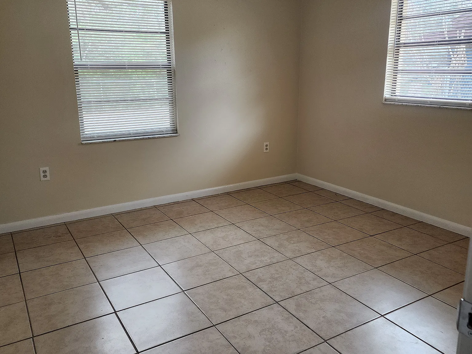 2 bed, 1000 sqft, $850 — Photo 4