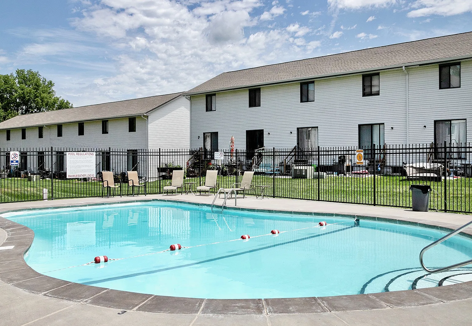 Gold Coast Square Apartments — Photo 3