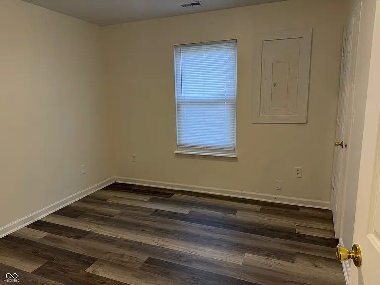 4930 Elliott Ave — Photo 10