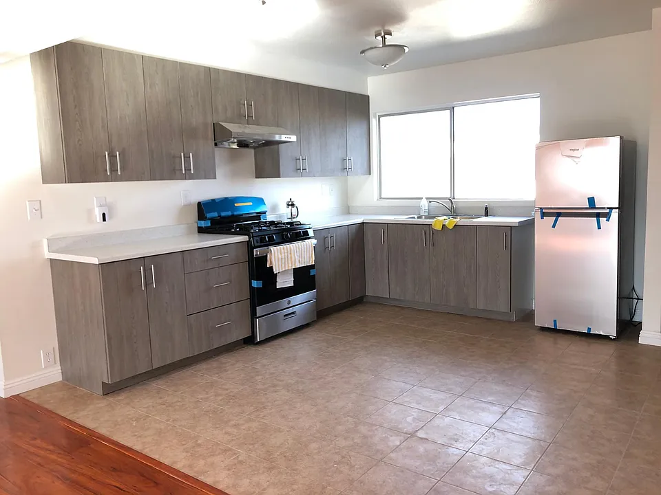 4633 Lexington Ave #5