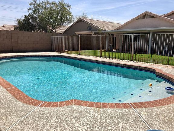 3rd image of 10718 W Glenrosa Ave