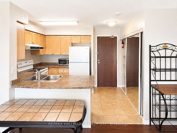 3rd image of 3 Ellesmere St #215
