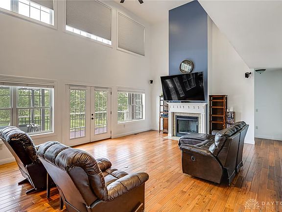 5th image of 61 White Beech Ct