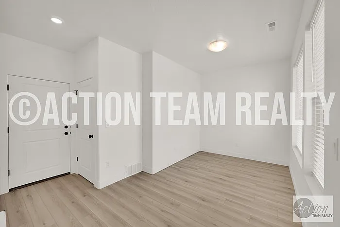 3 bed, 2.5 bath, 1936 sqft, $2,495 — Photo 3