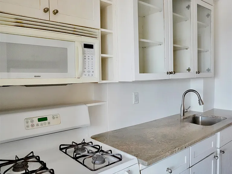225 Saint Pauls Ave #11R — Photo 8
