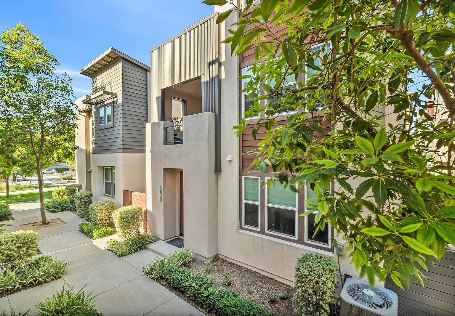 2059 Element Way — Photo 1