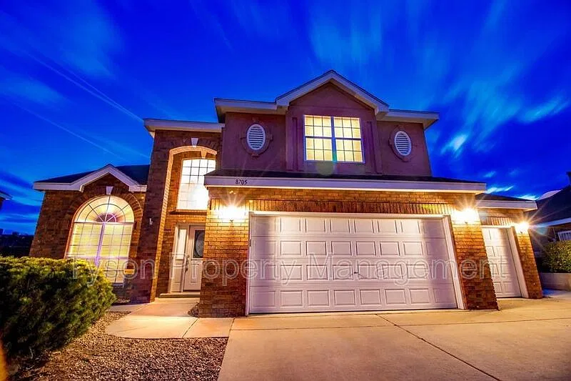 3 bed, 2.5 bath, 2200 sqft, $2,500 — Photo 2