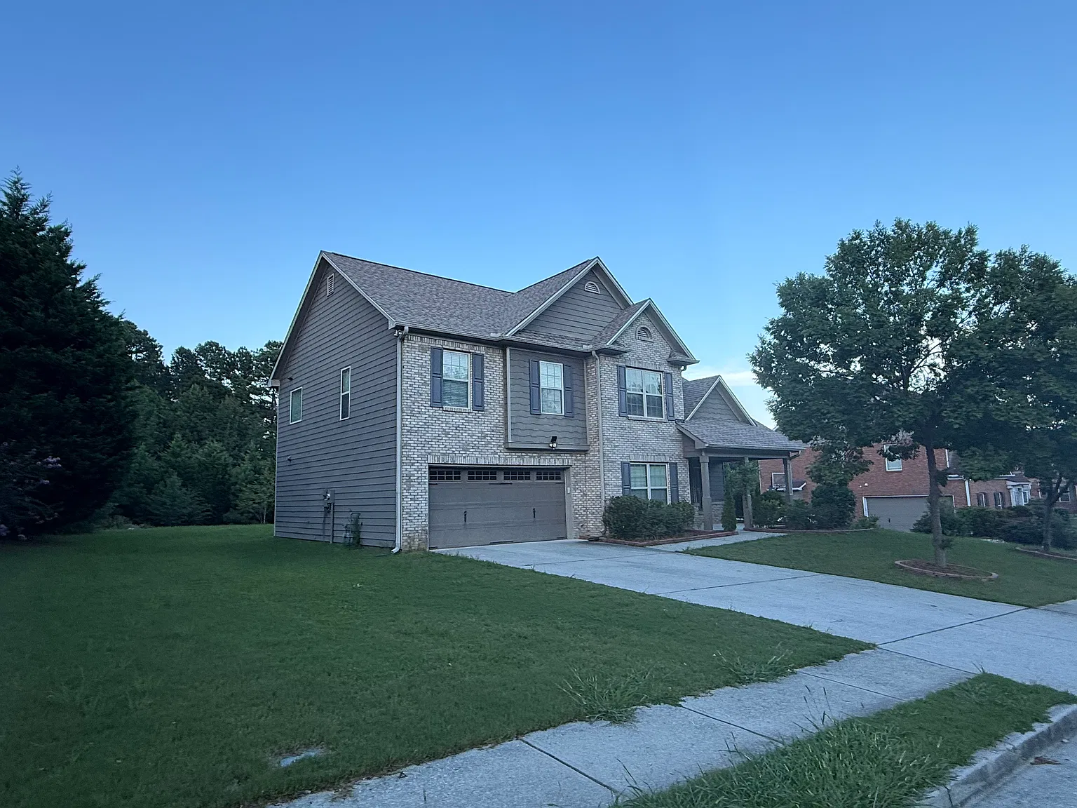 5 bed, 2758 sqft, $2,600 — Photo 2