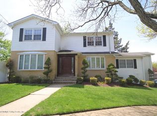 50 Woods Of Arden Rd, Staten Island, NY 10312