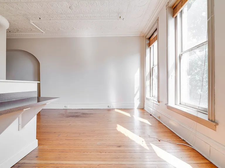 121 W Broad St — Photo 17