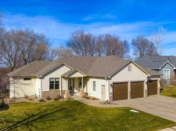 2221 Greenfield Dr E, Northfield, MN 55057