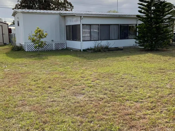 125 Hann St, Oak Hill, FL 32759