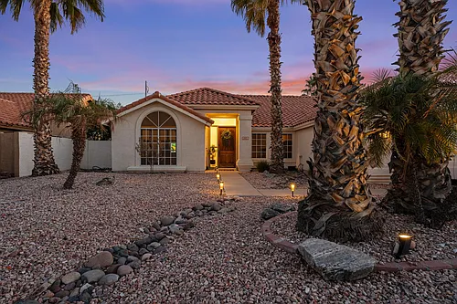 3001 E Redwood Ln Photo 1