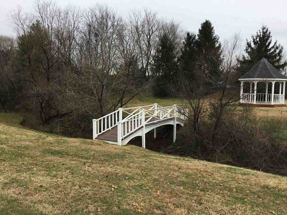 2nd image of 302 Willow Springs Dr