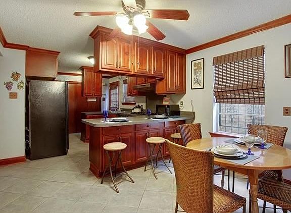 5th image of 2066 Pleasure St