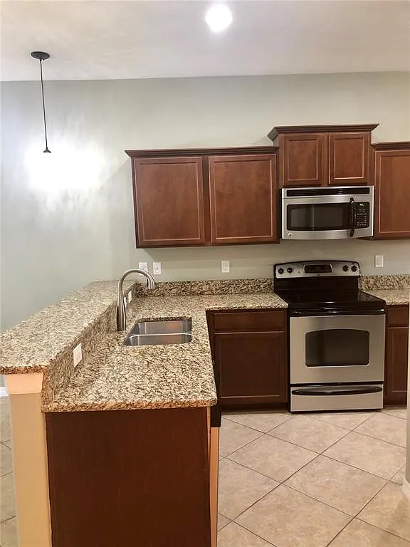2 bed, 2.5 bath, 1088 sqft, $1,700 — Photo 2