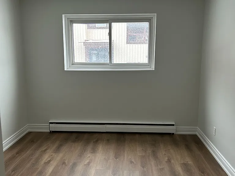 180 Nipigon St #4 — Photo 8