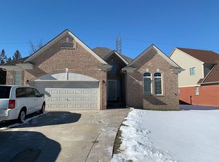 40109 Long Horn Dr, Sterling Heights, MI 48313