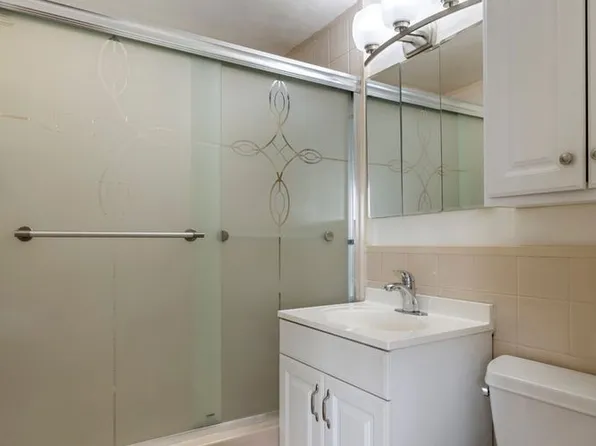 9 Fordham Hill Oval image 6 of 9