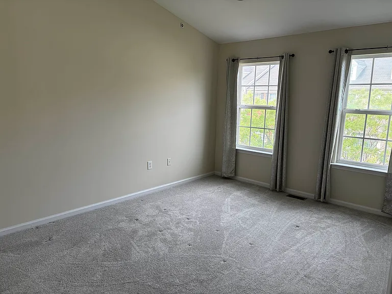 4 Swan Ct — Photo 6