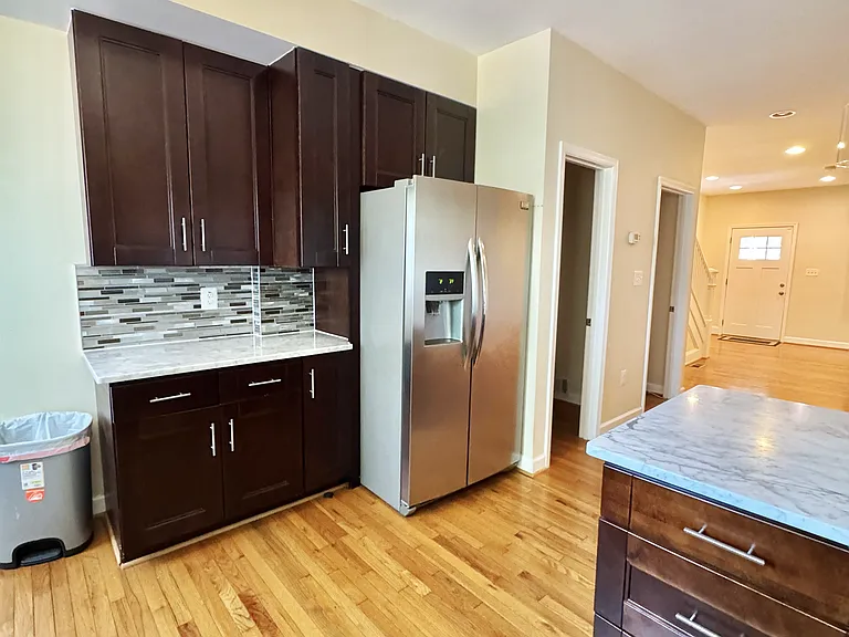 408 Delafield Pl NW — Photo 2