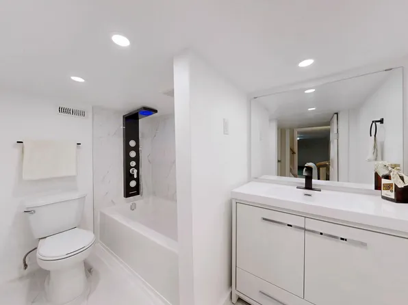 (undisclosed Address), Toronto, ON M4L 2N4