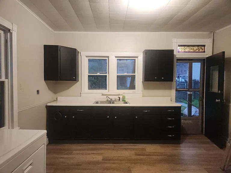 115 W Railroad St — Photo 4
