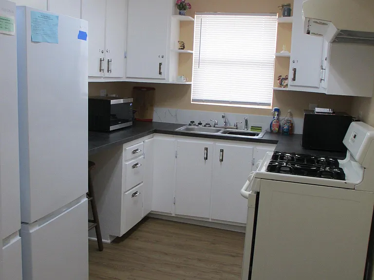 702 Hughlett Ave #2 — Photo 10