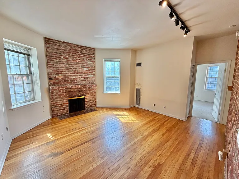 1718 Corcoran St NW #22 — Photo 2