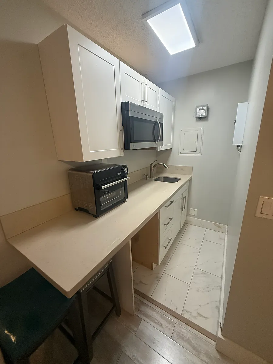 Building Photo - 447 Nahua St #207