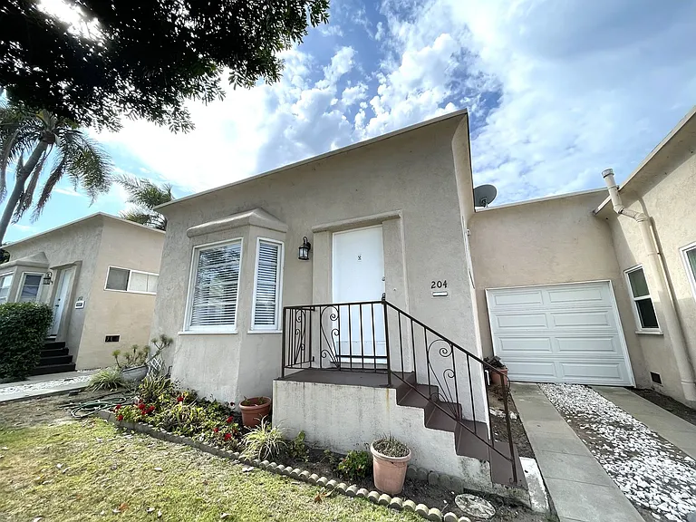 202-208 W. Mariposa — Photo 1