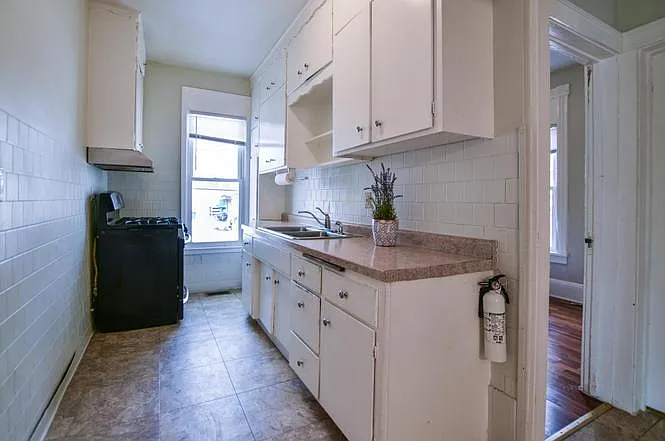 Kitchen _ Updated with new countertop (not pictured)