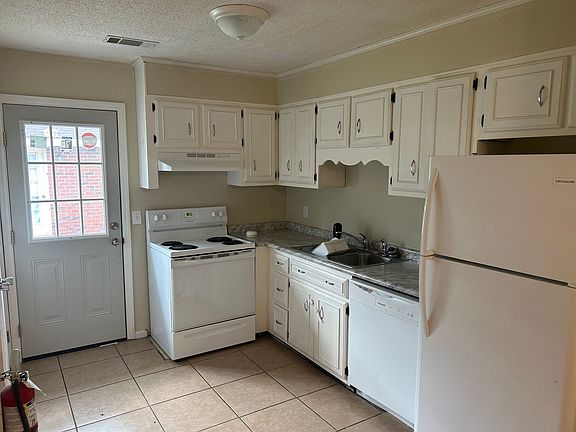 3rd image of 140 Lanier Dr #93