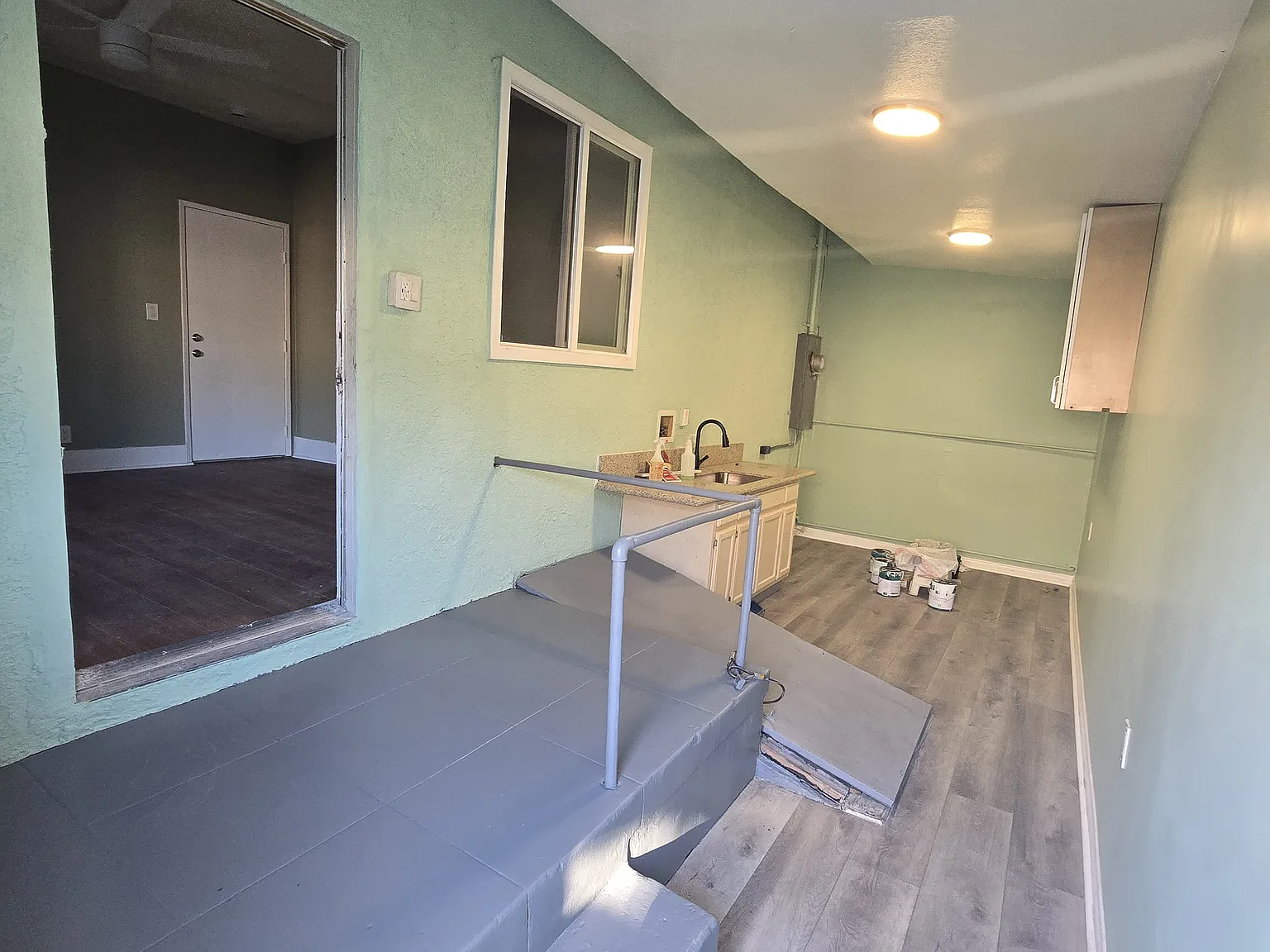 845 W 62nd St — Photo 1
