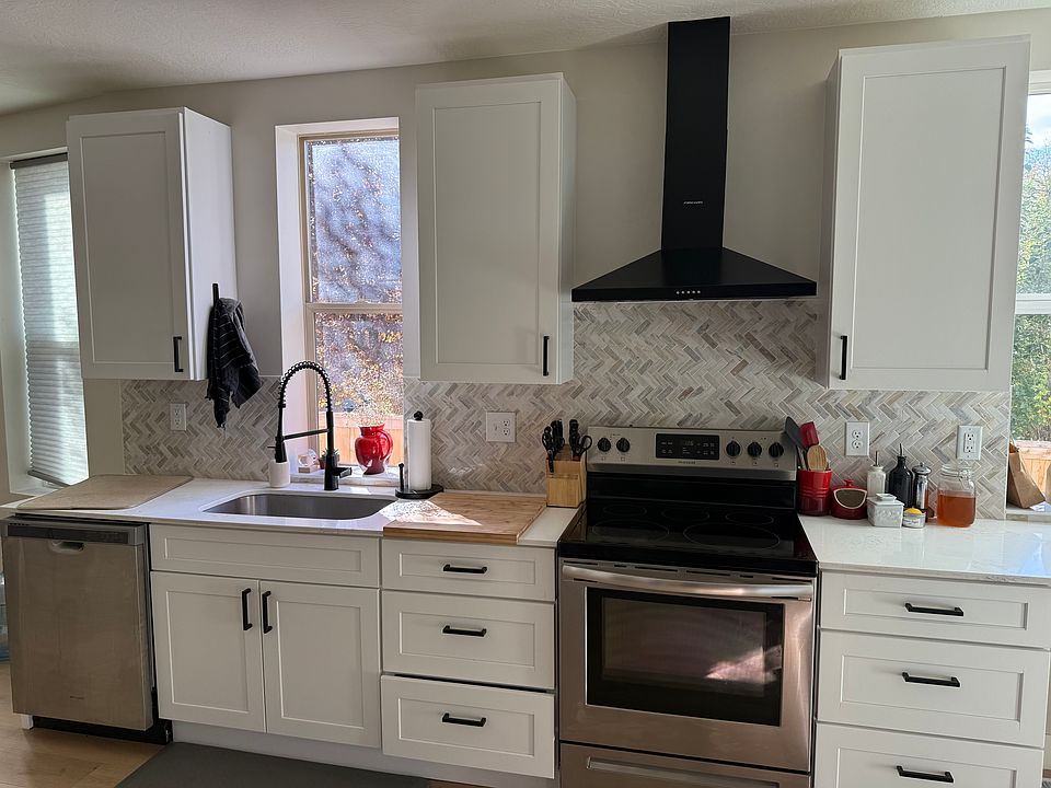 1st image of 1053 E Blaine Ave